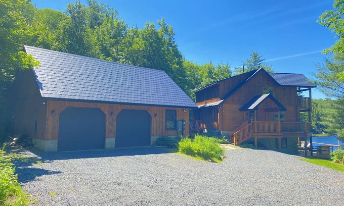 Seguin House | Beautiful serene lake house sitting on 40 acres in North Muskoka