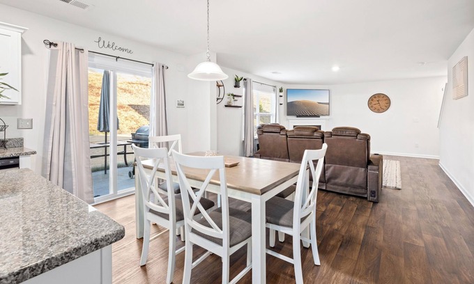 Pendleton House | Beautiful Serene Stay 5 Miles From Clemson University!