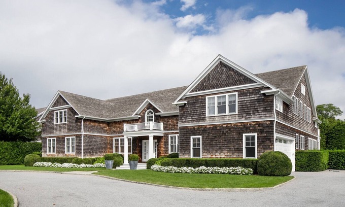 Village of Southampton House | Beautiful shingle-style estate sited on one acre of land, fabulous outdoor.
