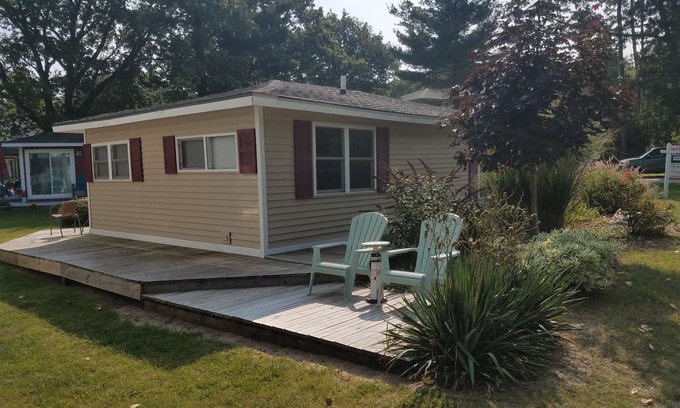 Silver Lake Cottage | Beautiful Silver Lake Association across from Lake