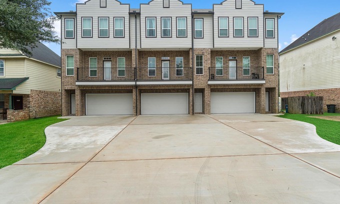 Humble Apartment | ✿Beautiful Single Family Home✿10 mins from IAH ✿ A