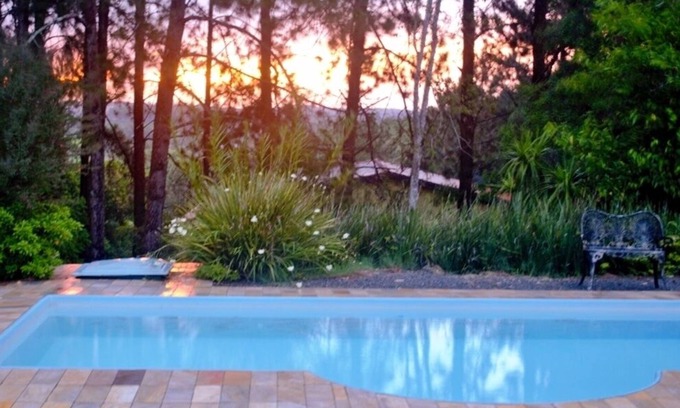 Cotia House | Beautiful site with swimming pool, court, barbecue, fireplace, large green area