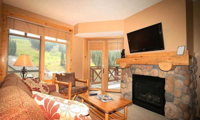 Copper Mountain Village Condo | Beautiful Ski Condo in Tucker Mountain Lodge