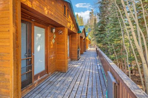 Beaver Apartment | Beautiful Ski-in Ski-out Condo Located On The Eagle Point Resort! condo