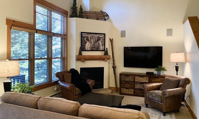 Keystone House | Beautiful Ski Retreat, 3 Min. Walk to the Shuttle, Hot Tub Access, Laundry