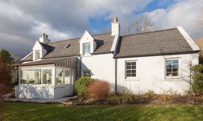 Torrin Cottage | Beautiful Skye Crofter's Cottage sleeps six close to mountains, sea and beach