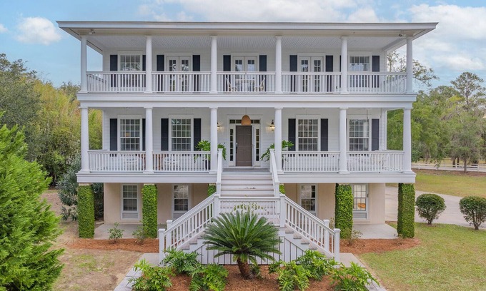 Whitemarsh Island House | Beautiful Southern Luxury Home in Savannah Yacht Club By Lucky Savannah