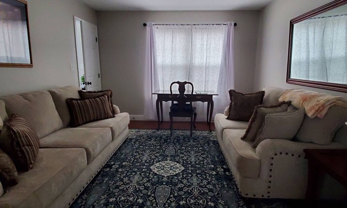 Ephrata House | Beautiful Spacious 2 Story House with Fireplace