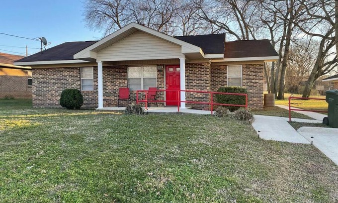 Decatur House | Beautiful Spacious 3 BR brick home for the family