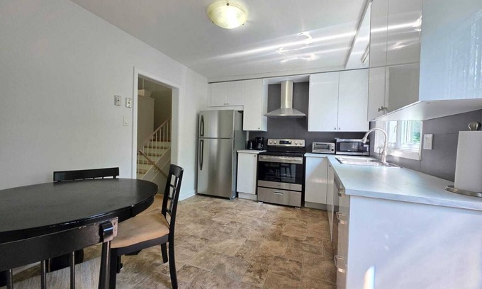 North York House | Beautiful spacious 4+1 house excellent location,2 full bathrooms parking area