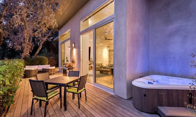 Healdsburg House | Beautiful Spacious ArtHaus!