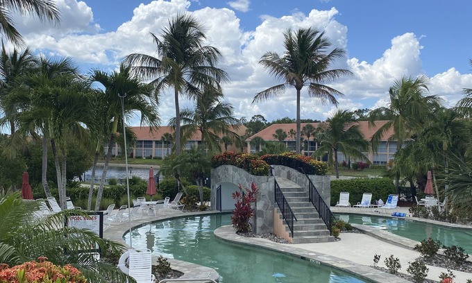 Naples Condo | Beautiful, spacious and bright condo, volcano view
