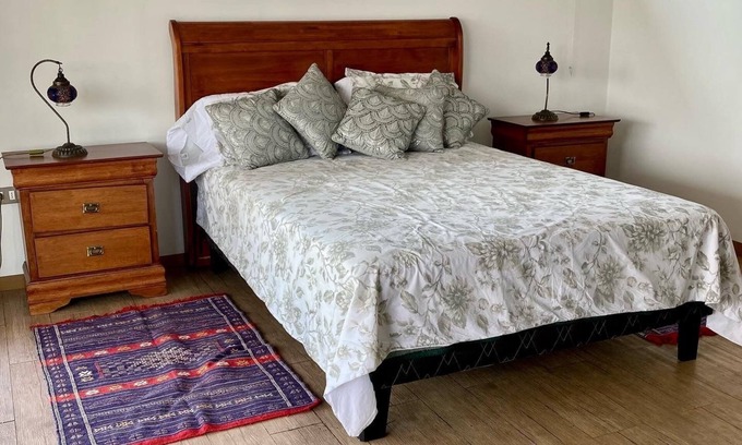 Limache Cottage | Beautiful spacious and bright country house with large windows