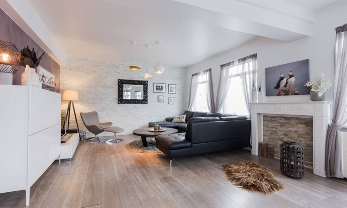 City Center Apartment | Beautiful, spacious apartment & central location - no car needed
