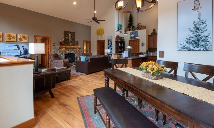 Aspen Brook House | Beautiful, Spacious, & Clean Family Home! Close to Rocky Mtn N.P., and YMCA