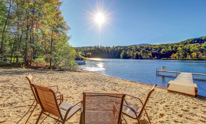 Plymouth Condo | Beautiful & Spacious Condo w/Pool, Lake Access - Close to Skiing