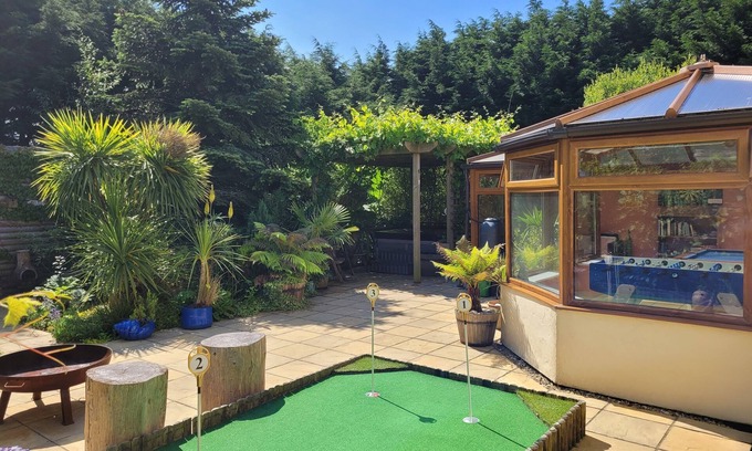 Zelah House | Beautiful spacious home with 7 beds and hot tub! The perfect Cornish getaway :-)