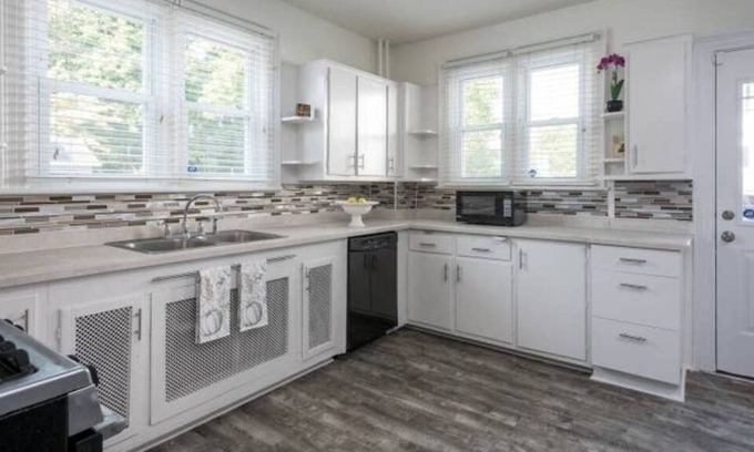 Albany House | Beautiful Spacious Home In Albany Ten Minutes To City Center