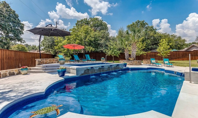 Irving House | Beautiful Spacious Home with Private Pool and Hot Tub Easy Trip from Airport