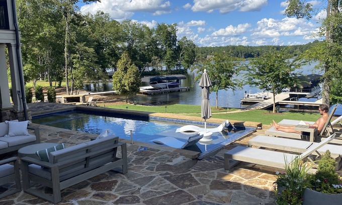 Lake Oconee House | Beautiful Spacious Lake Front Home in Cuscowilla