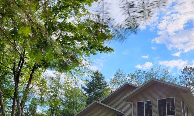 Chief Lake House | Beautiful, Spacious Lake House on Chief Lake for Family & Friends to Enjoy!