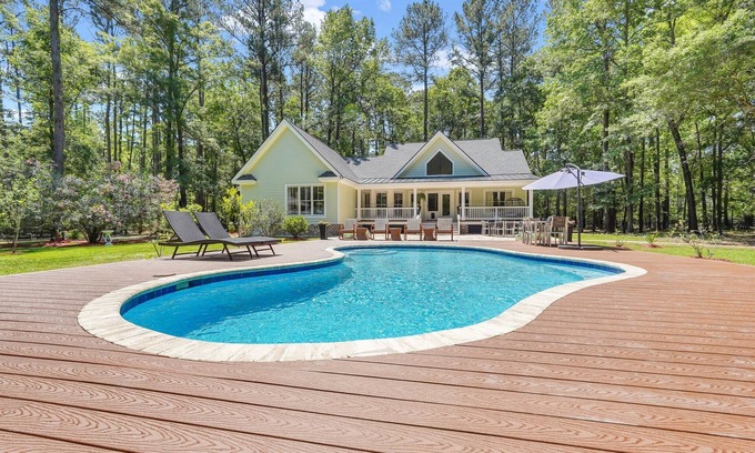 Ridgeland House | Beautiful Spacious Remodeled Private House w/Pool, Porches, Grille, Game Room.