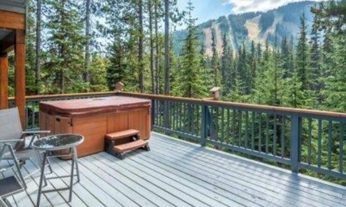 Okanagan-Similkameen House | Beautiful spacious retreat with mountain views