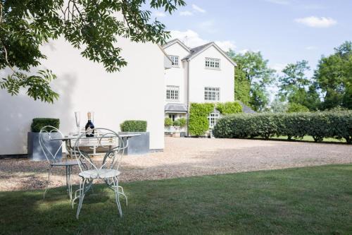 Emberton Apartment | Beautiful spacious rural retreat 1 bedroom self contained annex