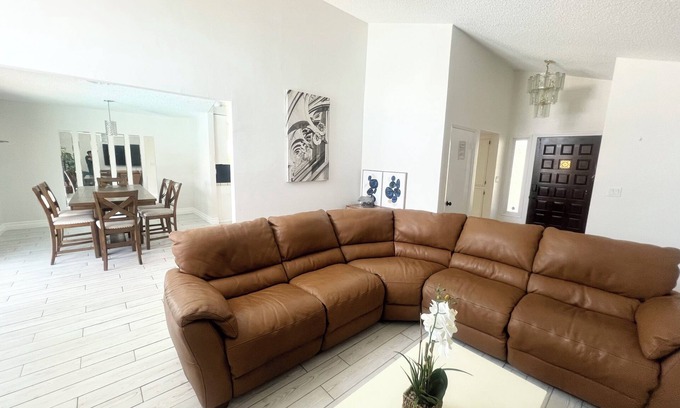 Bakersfield House | Beautiful spacious home +Pool