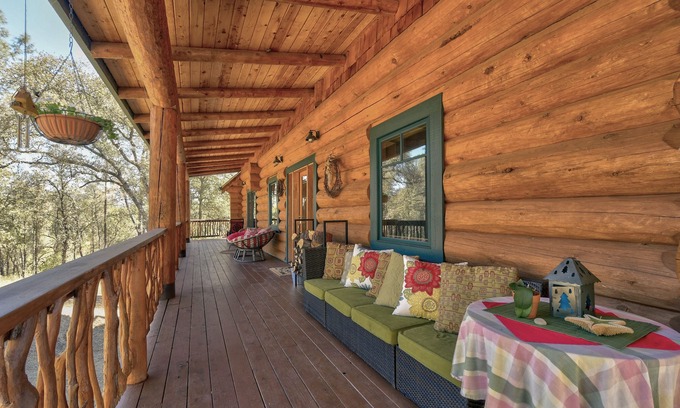 Browns Valley House | Beautiful spacious luxury Log Home on 6 acres with 30 foot ceilings and Creek