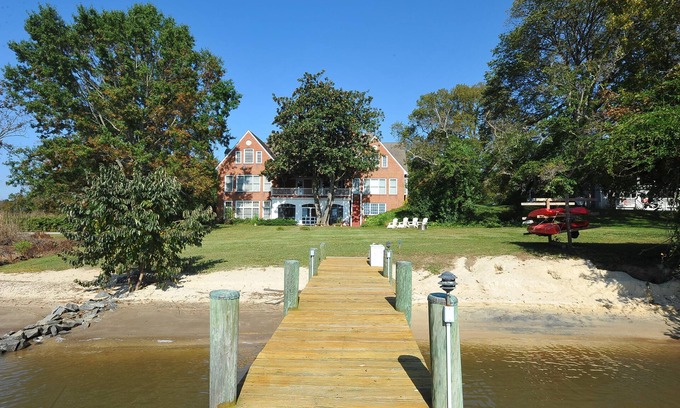 Chestertown House | Beautiful, spacious waterfront home, an easy walk to historic Chestertown
