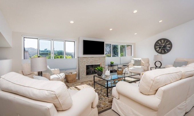 Solana Beach House | Beautiful Spacious Townhouse! Oceanfront Complex Walking Distance To Everything!