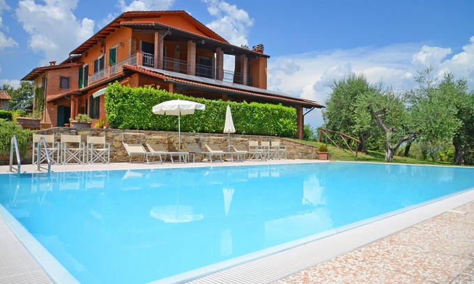 Colle di Compito Villa | Beautiful, spacious villa with a large pool - close to Lucca, sea and Florence
