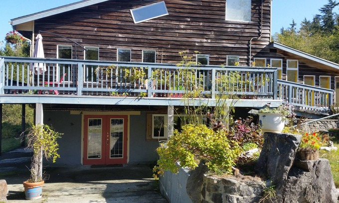 Bamfield House | Beautiful Spacious West Coast Bamfield Cabin with Ocean Views