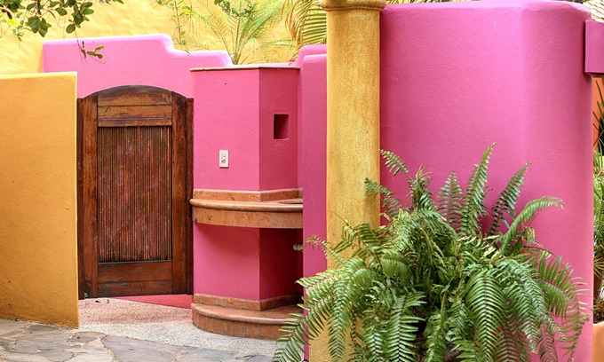 North End House | Beautiful, Spanish, Air-Conditioned Hacienda with Enchanting Courtyard and Pool