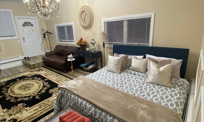 North Stamford House | Beautiful Stamford Loft! Near Downtown+Parking+45min to NYC