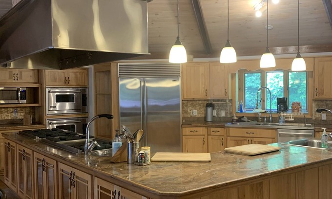 Town of Webb House | Beautiful Stillwater Reservior