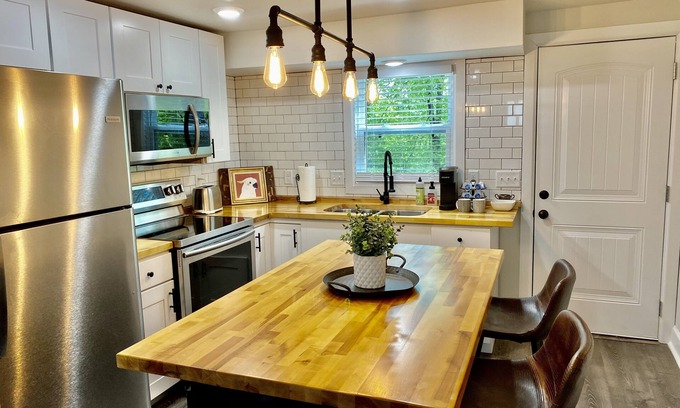 Mena Apartment | Beautiful studio apartment on Gorgeous Talimena Scenic Drive