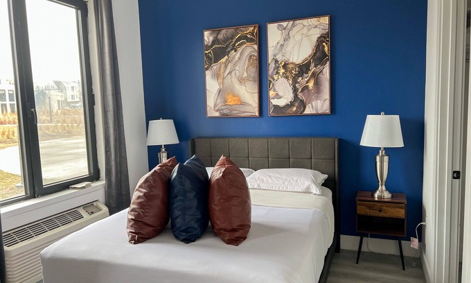 Elizabeth Apartment | Beautiful Studio Near Airport 7636