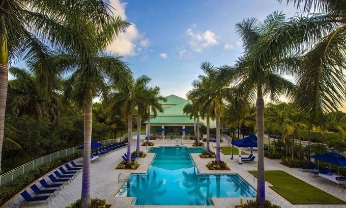 Doral Apartment | Beautiful studio with King bed + sofa bed, dining area, patio, kitchen, bathroom