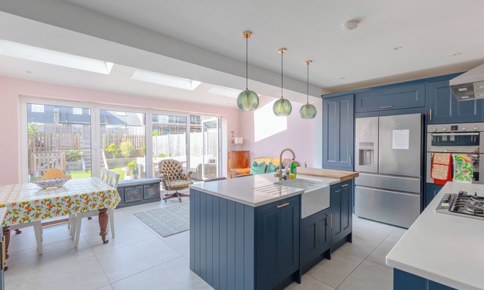 Earlsfield Apartment | Beautiful & Stylish 4BD Family Home - Wimbledon!