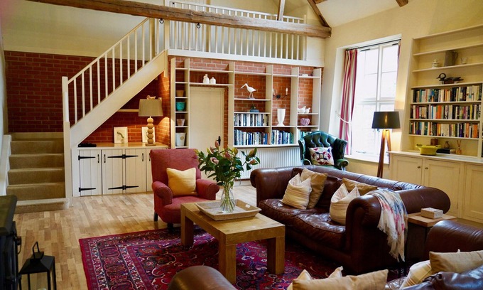 Cley next the Sea House | Beautiful, stylish barn. Family & pet friendly. Close to beach. 3 nights min.