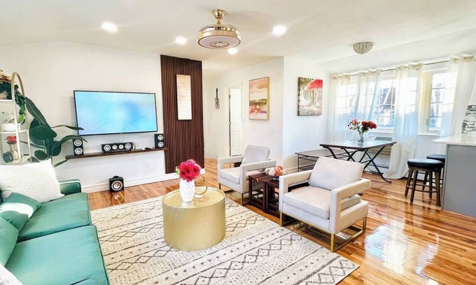 East New York Apartment | Beautiful Suite close to the airport, restaurants and mall