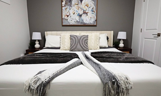 Southwest Edmonton Condo | Beautiful Suite King Bed|Long Stays|Disney|Airport