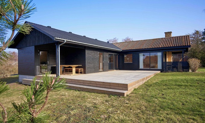 Arnager House | Beautiful summer house near the water