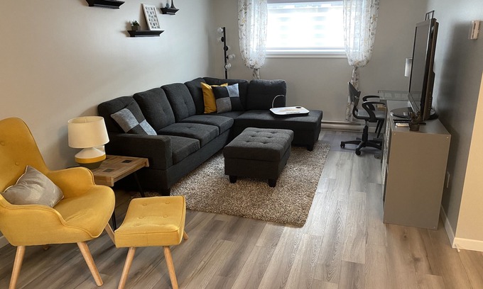 Les Rivieres Apartment | Beautiful sunny accommodation (32 days +)