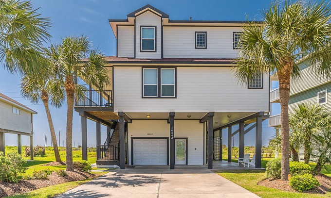 Pirates Beach West House | Beautiful, Sunny Home with Ocean Views, High-Speed WiFi, Central AC