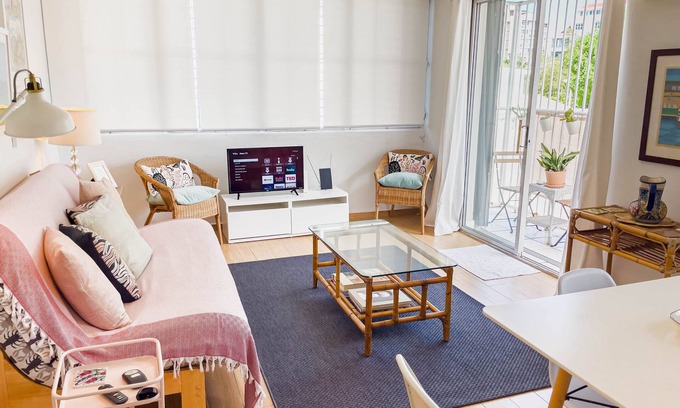 Parque Apartment | Beautiful sunny large 1 bedroom apartment just one block away from the beach !
