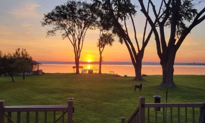 Fond du Lac House | Beautiful Sunrises and Lakefront Views!