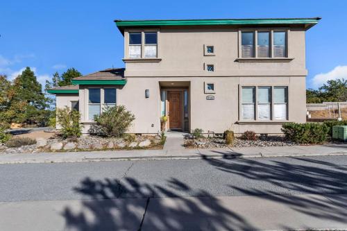 West University House | Beautiful Sunsets at 3BR Villa in Reno